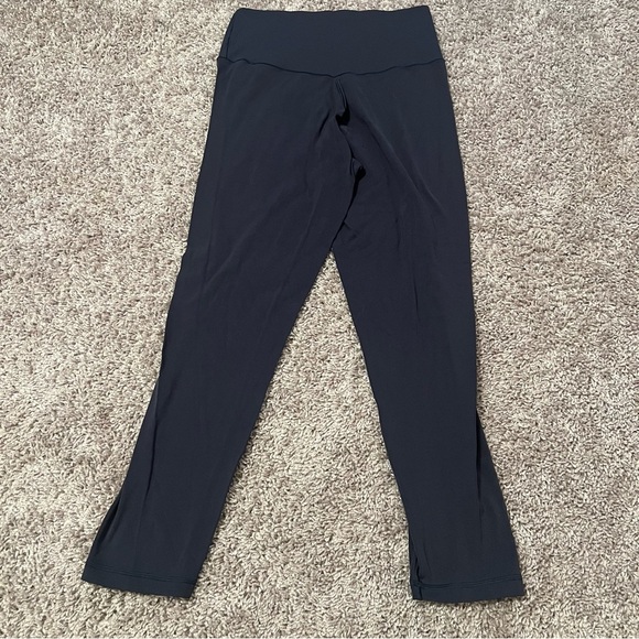 {offline by aerie} Real Me Cross-over High-Waisted Navy Legging- Medium Short - Picture 4 of 6
